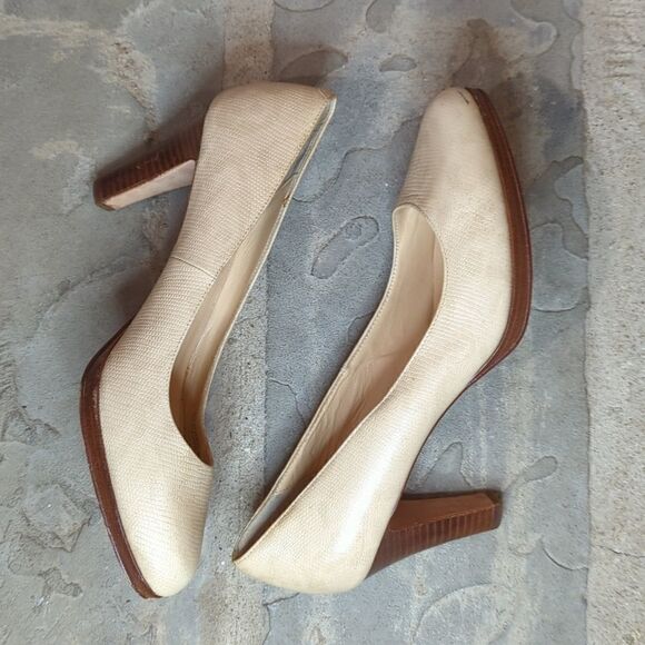 COLE Haan Leather Pumps Woman's size 8 snake texture 3.5" heel Cream Neutral - Picture 2 of 12